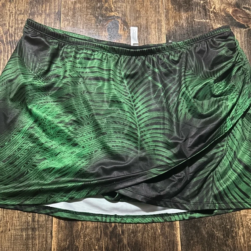 Swim By Cacique‎ Size 16 Black & Green Breezy Palm Faux Wrap Skirt